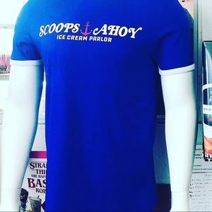 Scoops Ahoy Ice cream parlor. T-shirt Size M.
